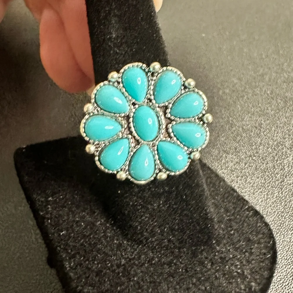 Silver and Turquoise Flower Southwestern Ring 6 - Picture 4 of 7